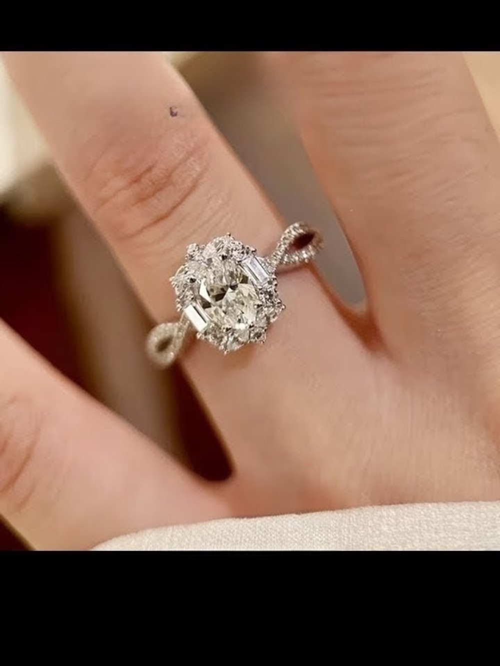 Moissanite 2 Carat Sterling Silver 9.25 Oval Halo Diamond Ring Sz 8 Low Profile